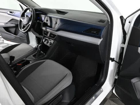 Used 2023 Volkswagen Taos SE w/ Panoramic Sunroof Package FWD image 10