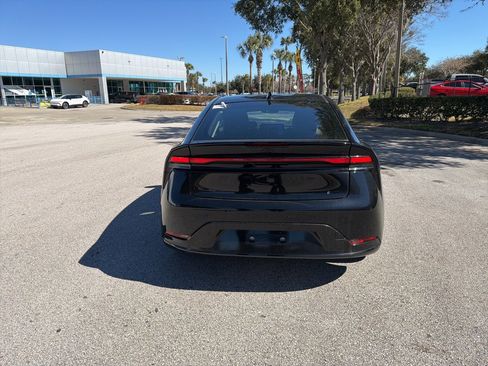 Used 2025 Toyota Prius XLE image 4