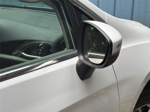 Used 2023 Chrysler Pacifica Touring-L FWD image 10