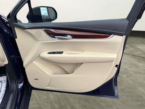 Used 2017 Cadillac XT5 Premium Luxury FWD image 29