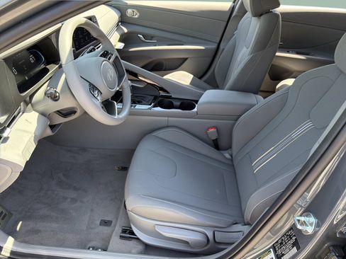 New 2026 Hyundai Elantra SEL Sport FWD image 17