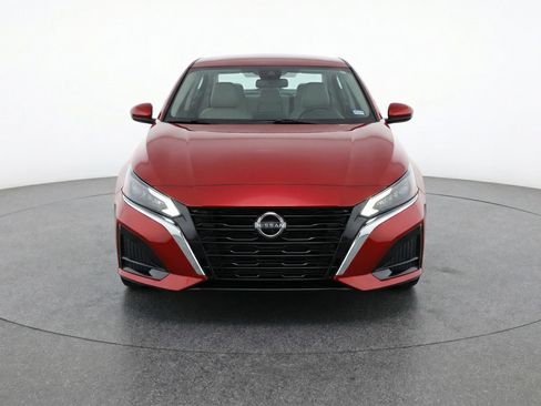 Used 2025 Nissan Altima 2.5 SV FWD image 2