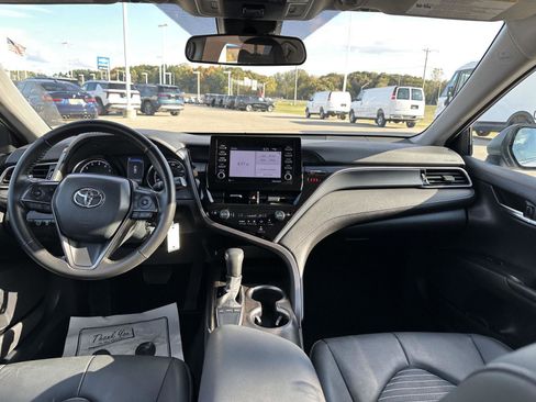 Used 2024 Toyota Camry SE image 17