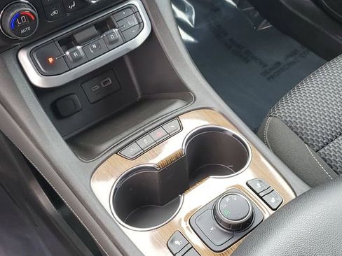 Used 2021 GMC Acadia SLE w/ Driver Convenience Package image 18