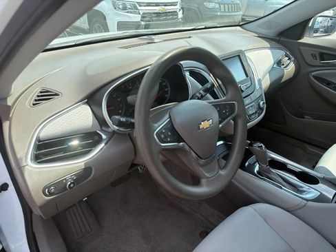 Used 2016 Chevrolet Malibu LT FWD image 14
