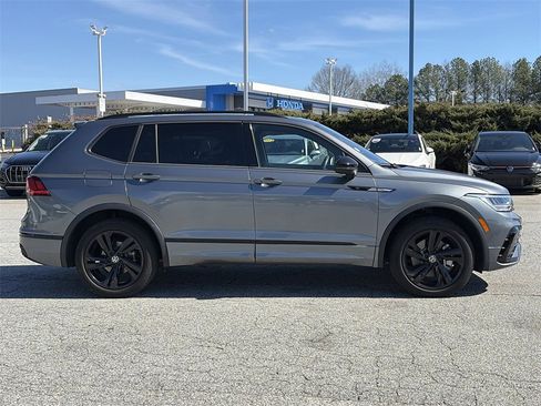 Certified 2024 Volkswagen Tiguan SE R-Line image 28