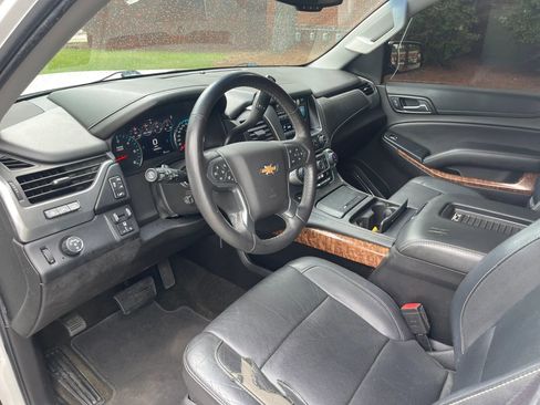 Used 2017 Chevrolet Suburban Premier RWD image 11