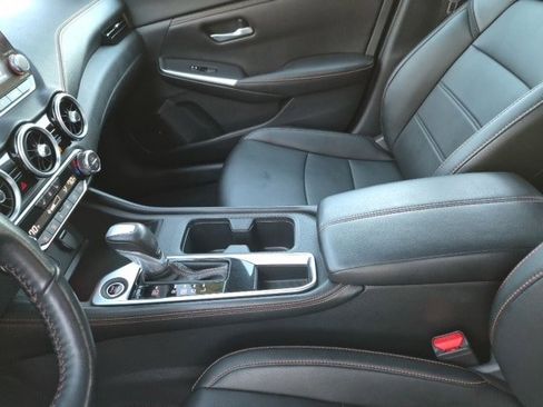 Used 2022 Nissan Sentra SR w/ SR Premium Package image 19