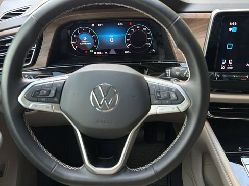 Used 2026 Volkswagen Atlas SE w/ Panoramic Sunroof Package FWD image 14