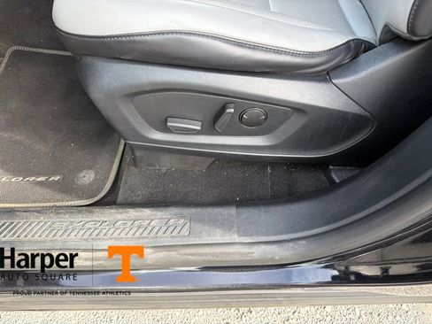 Used 2021 Ford Explorer XLT w/ Equipment Group 202A AWD/4WD image 19