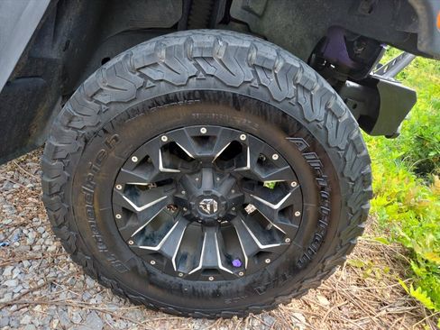 Used 2018 Jeep Wrangler Unlimited Sport S AWD/4WD image 3