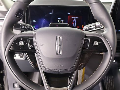 New 2026 Lincoln Aviator AWD image 3