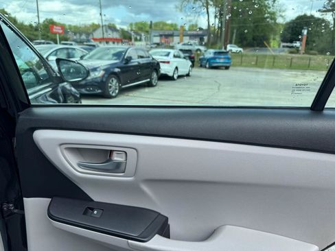 Used 2016 Toyota Camry LE image 23