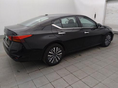 Used 2025 Nissan Altima 2.5 SV FWD image 10