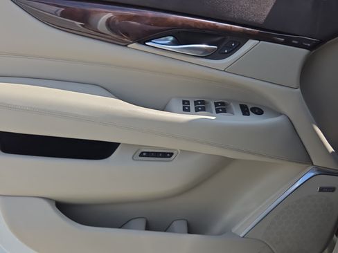 Used 2015 Cadillac Escalade Luxury AWD/4WD image 35