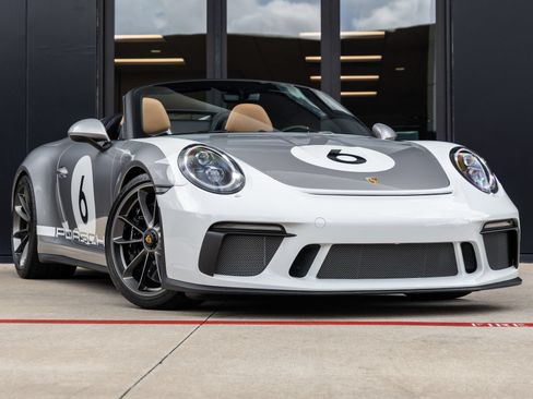 Used 2019 Porsche 911 Speedster RWD image 6