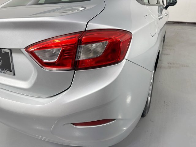Used 2018 Chevrolet Cruze LS FWD image 27