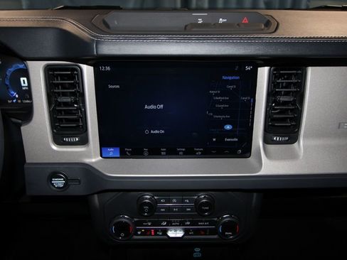 Used 2025 Ford Bronco Outer Banks AWD/4WD image 13