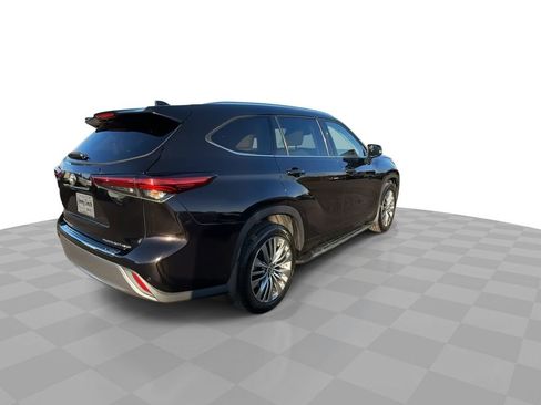 Used 2021 Toyota Highlander Platinum image 8