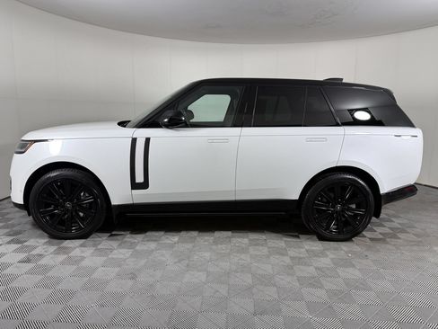 Used 2025 Land Rover Range Rover SE AWD/4WD image 2