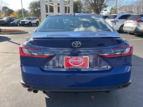 Used 2025 Toyota Camry SE image 6