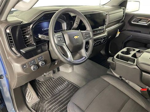 Used 2024 Chevrolet Silverado 1500 LT image 3