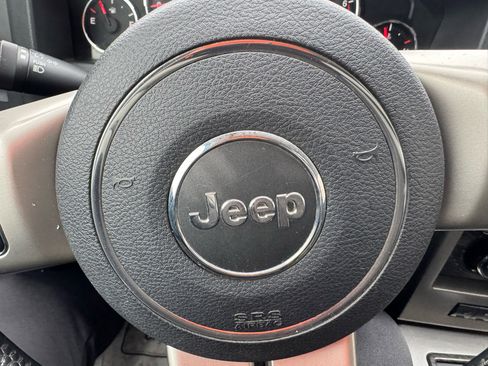 Used 2011 Jeep Liberty Limited w/ Tire & Wheel Group image 19