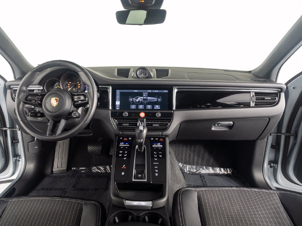 Certified 2026 Porsche Macan Turbo AWD/4WD image 38