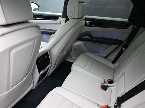 Used 2022 Porsche Cayenne S image 25