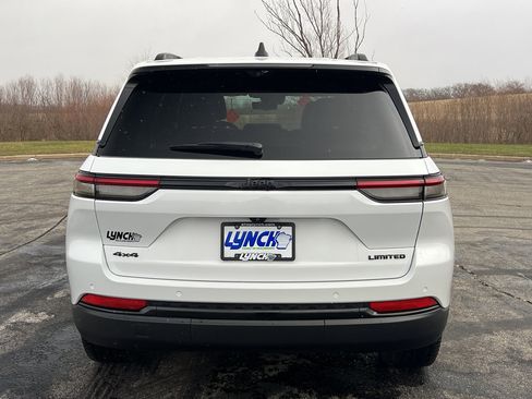 Used 2024 Jeep Grand Cherokee Limited w/ Luxury Tech Group II image 3