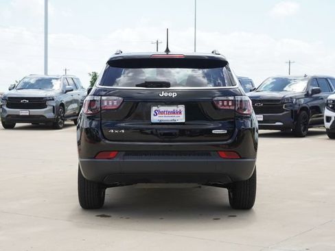 Used 2023 Jeep Compass Latitude AWD/4WD image 8