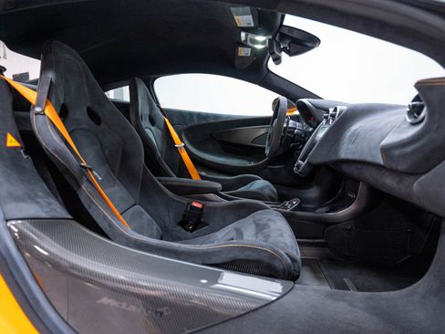 Used 2019 McLaren 600LT RWD image 24