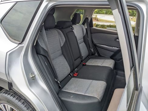 Used 2023 Nissan Rogue SV image 40