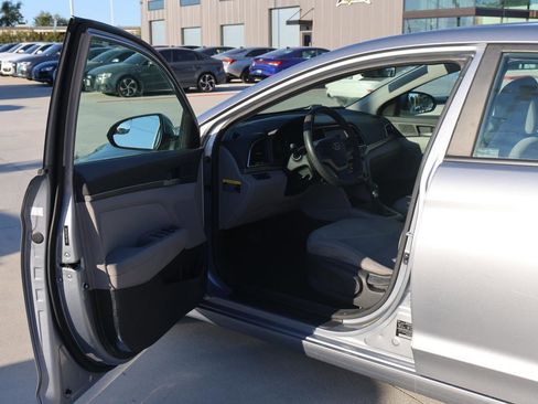 Used 2017 Hyundai Elantra SE image 22