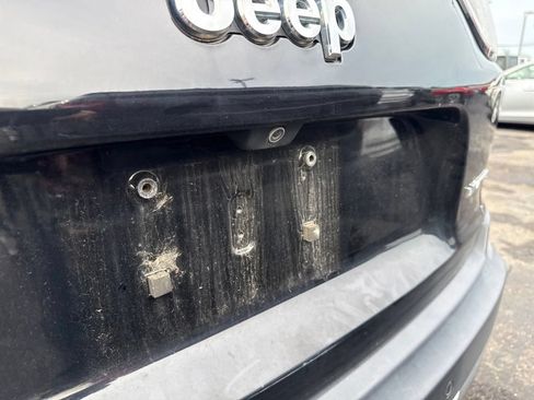 Used 2019 Jeep Cherokee Limited AWD/4WD image 16