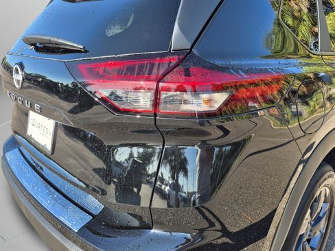 Certified 2026 Nissan Rogue SV FWD image 36