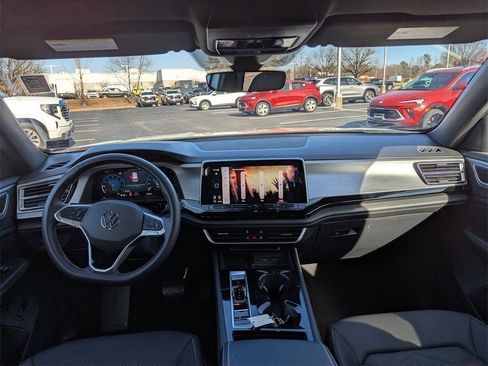 Used 2024 Volkswagen Atlas Cross Sport SE w/ Panoramic Sunroof Package image 4