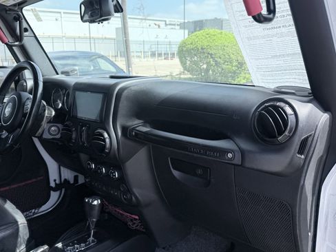 Used 2018 Jeep Wrangler Unlimited Rubicon image 46