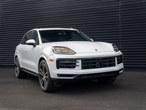 Used 2025 Porsche Cayenne S AWD/4WD image 27