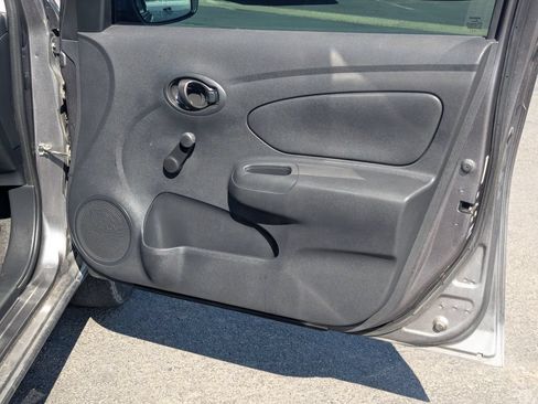 Used 2016 Nissan Versa S FWD image 31