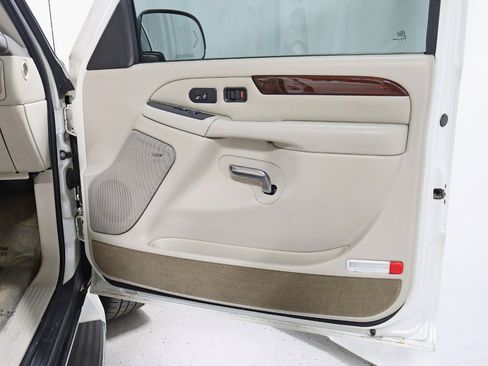 Used 2003 Cadillac Escalade EXT image 28