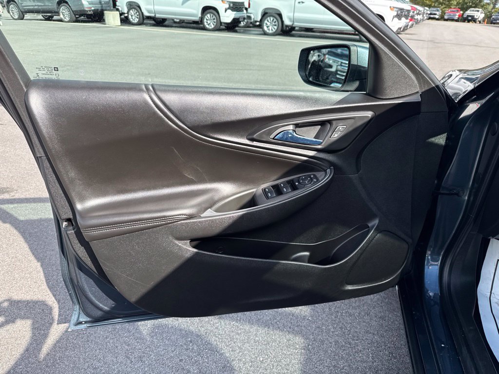 Used 2019 Chevrolet Malibu Hybrid w/ Leather Package FWD image 12