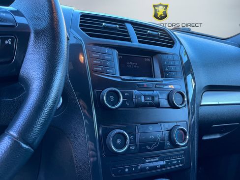 Used 2019 Ford Explorer XLT image 14