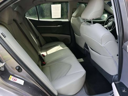 Used 2018 Toyota Camry SE w/ Moonroof Package FWD image 40