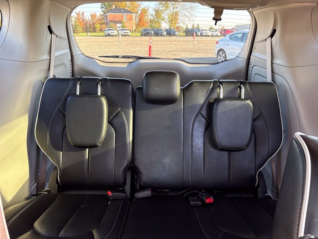 Used 2022 Chrysler Pacifica Limited FWD image 14