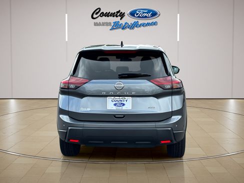 Used 2024 Nissan Rogue S AWD/4WD image 4