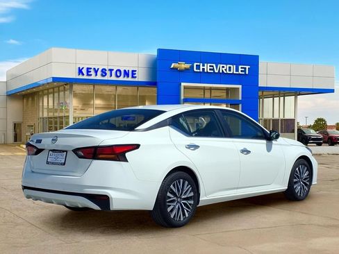Used 2025 Nissan Altima 2.5 SV FWD image 7