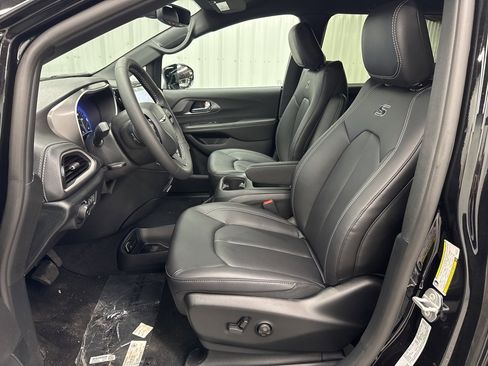 New 2026 Chrysler Pacifica Select image 17