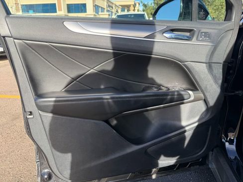 Used 2019 Lincoln MKC Reserve image 14