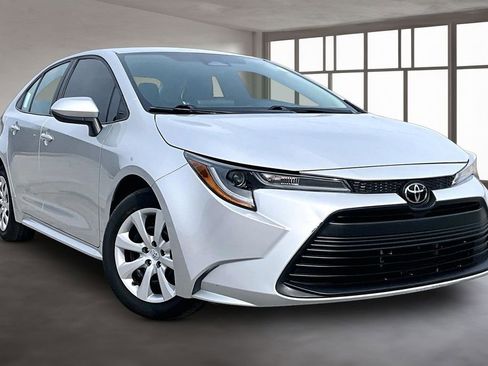 Used 2024 Toyota Corolla LE image 3